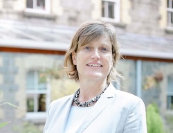 Karin Bacon - مدرس profile picture
